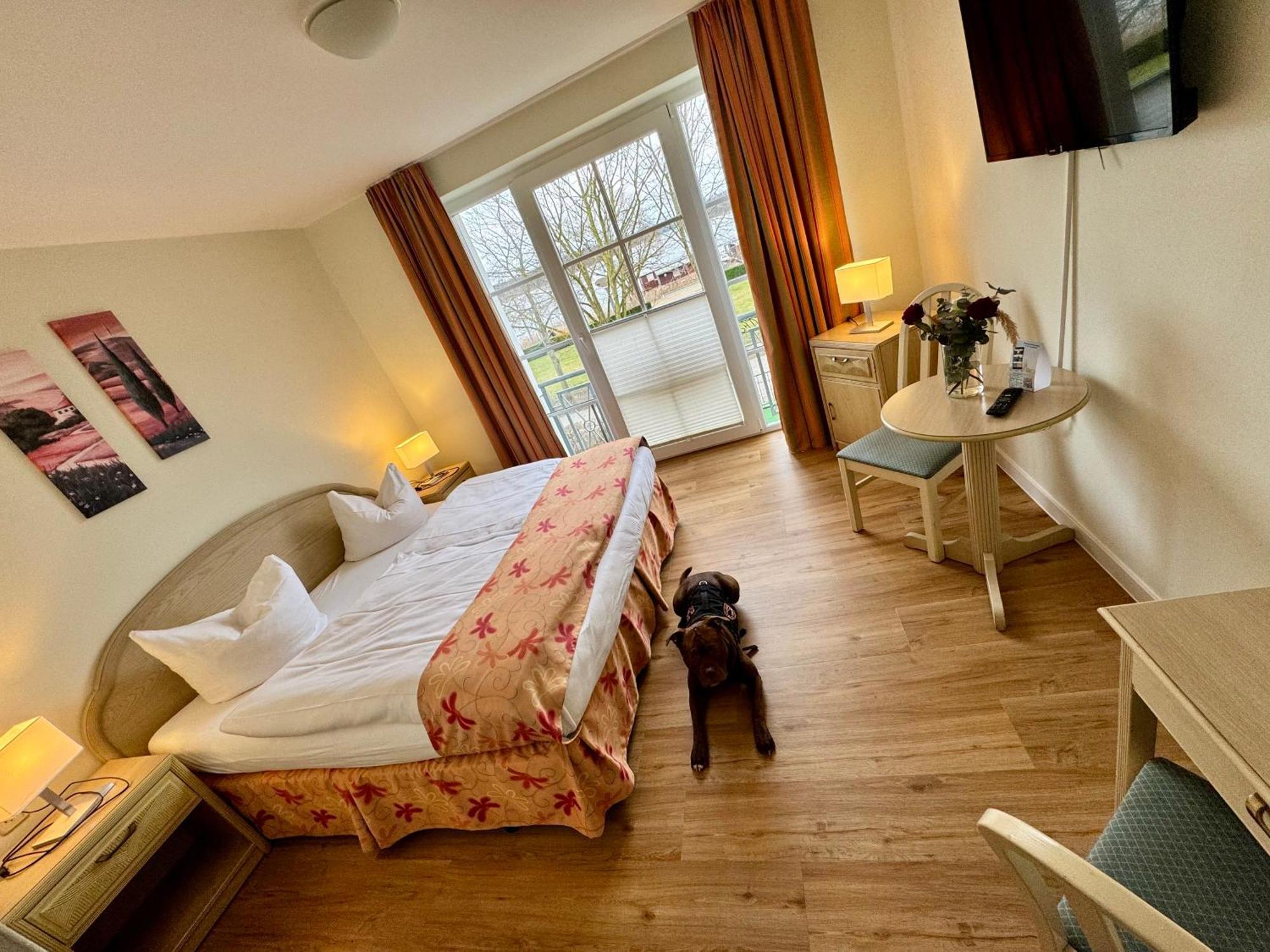 Altes Kasino Hotel Am See نيوروبين المظهر الخارجي الصورة